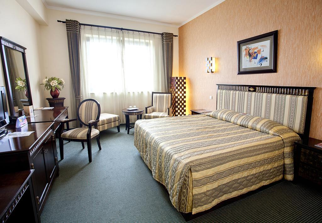 Hotel Tecadra Pipera Bagian luar foto