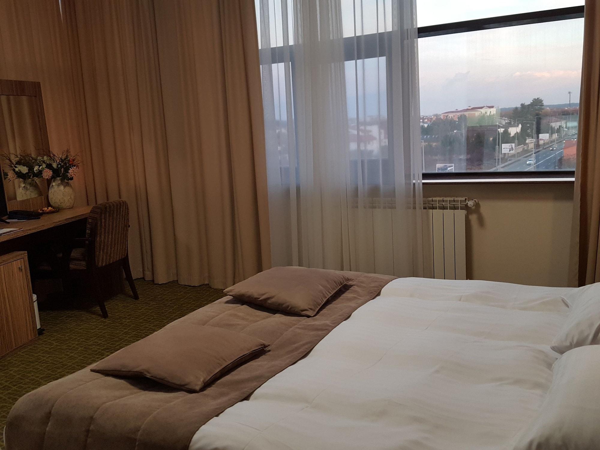 Hotel Tecadra Pipera Bagian luar foto