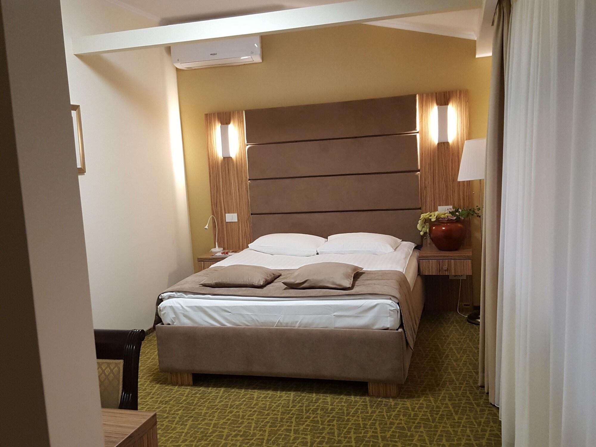 Hotel Tecadra Pipera Bagian luar foto