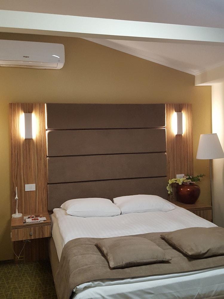 Hotel Tecadra Pipera Bagian luar foto