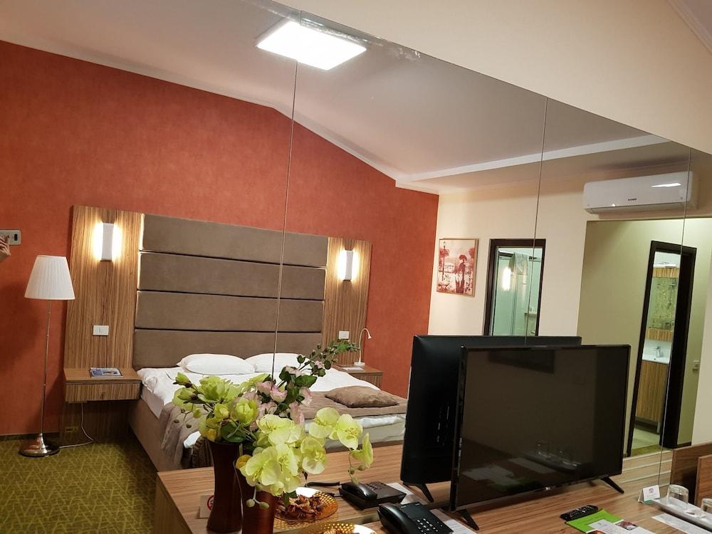 Hotel Tecadra Pipera Bagian luar foto