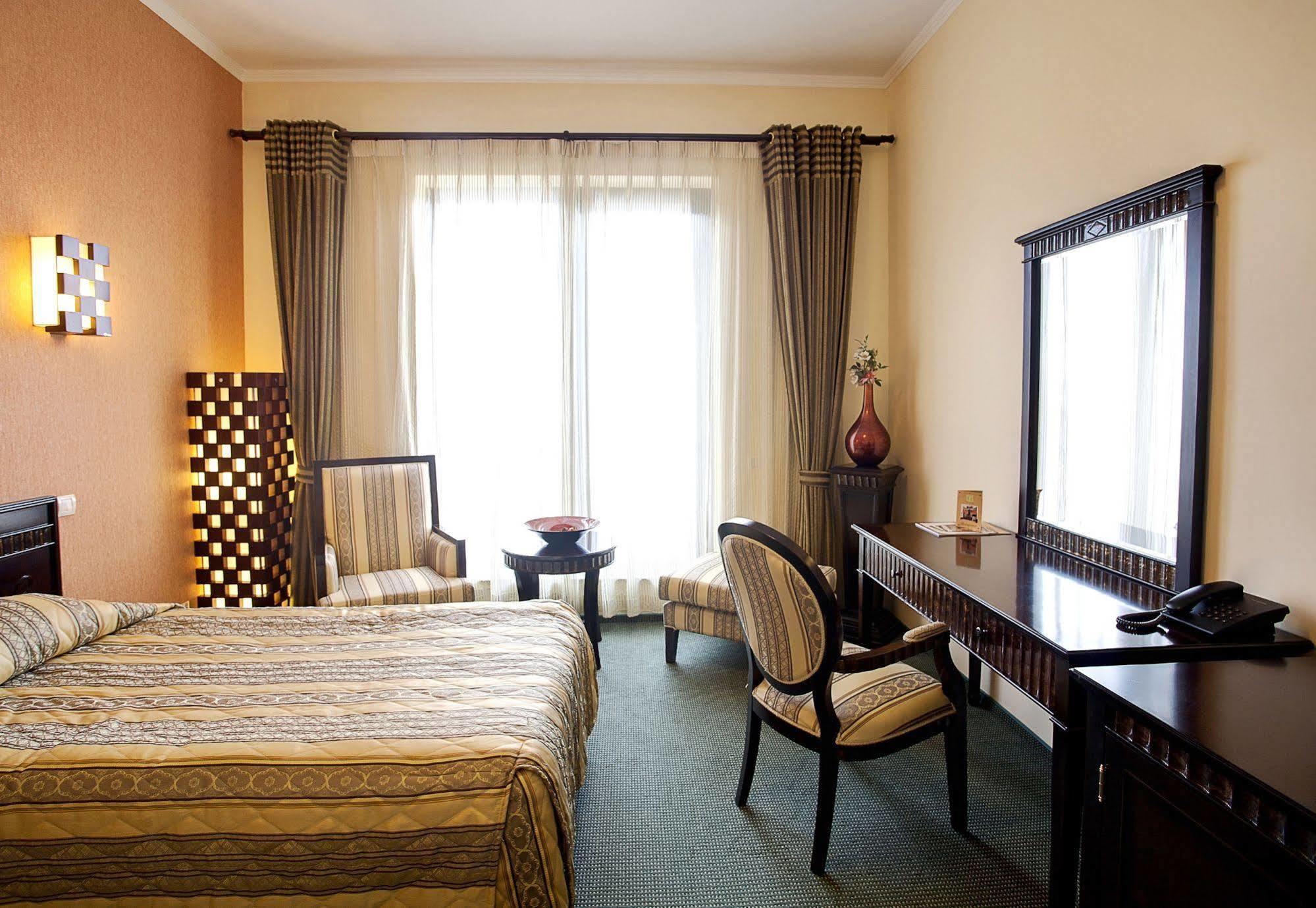 Hotel Tecadra Pipera Bagian luar foto