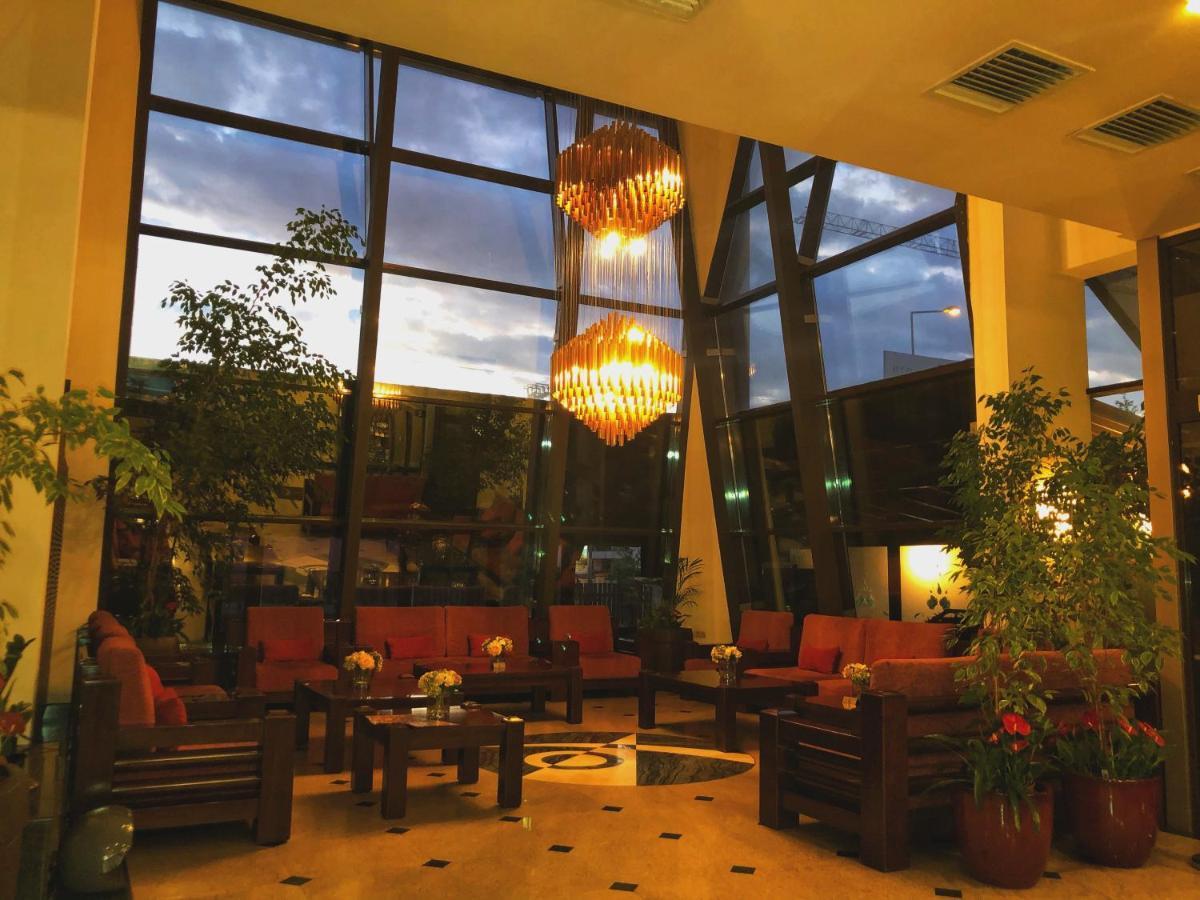 Hotel Tecadra Pipera Bagian luar foto